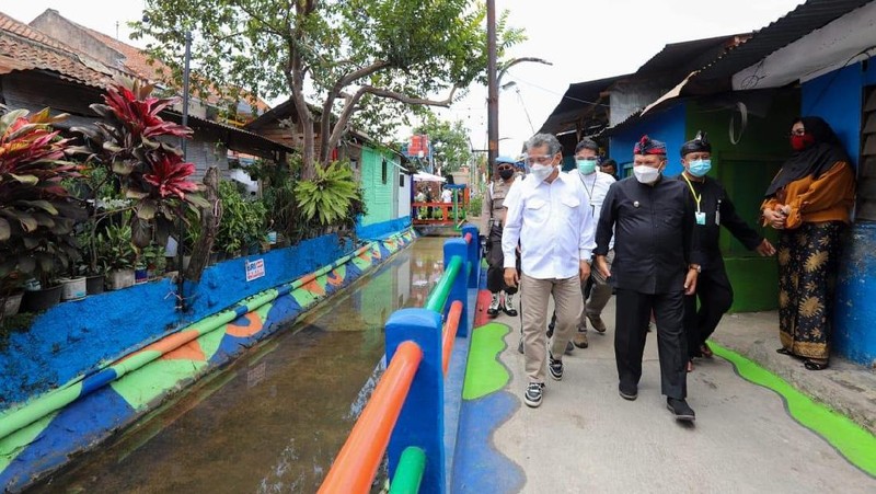 Indonesia merupakan salah satu negara dengan cadangan air tawar terbesar di dunia