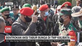 VIDEO: Bentrokan Aksi Tabur Bunga di TMP Kalibata