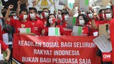 FOTO: Aksi Damai Pemegang Polis WanaArtha di Kejagung Sejumlah pemegang polis atau nasabah asuransi WanaArtha melakukan aksi damai di depan Kantor Jampidsus Kejagung RI, Jakarta, Kamis, (1/10).