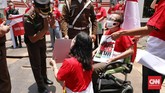 FOTO: Aksi Damai Pemegang Polis WanaArtha di Kejagung Sejumlah pemegang polis atau nasabah asuransi WanaArtha melakukan aksi damai di depan Kantor Jampidsus Kejagung RI, Jakarta, Kamis, (1/10).