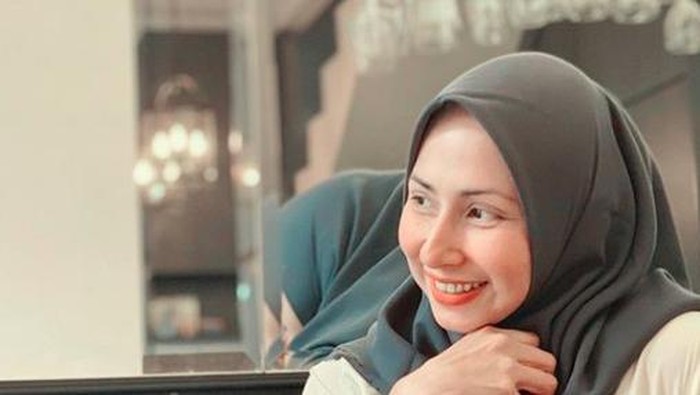 deswita maharani berhijab