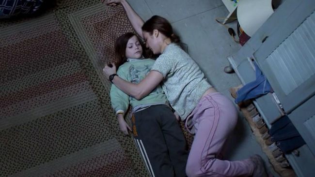 Sinopsis Film Room, Penyekapan Tragis di Ruang Suram Room berkisah tentang seorang pria yang menculik gadis selama 7 tahun di dalam ruangan sempit. Berikut sinopsis film Room yang diadaptasi dari kisah nyata.