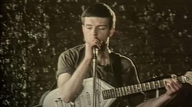 Gitar Legendaris Ian Curtis Dilelang, Diprediksi Laku Rp1,5 M