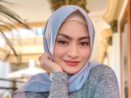7 Foto Nathalie Holscher, Calon Istri Sule yang Mualaf dan Kini Berhijab