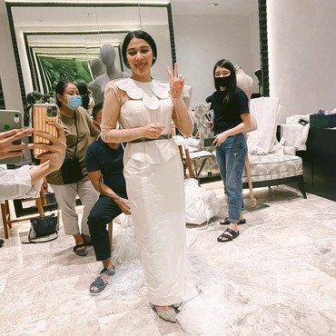 Naysilla Mirdad Fitting Gaun, Netizen Heboh Ucapkan Selamat Nikah