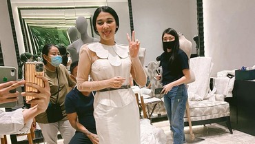 Naysilla Mirdad Fitting Gaun, Netizen Heboh Ucapkan Selamat Nikah