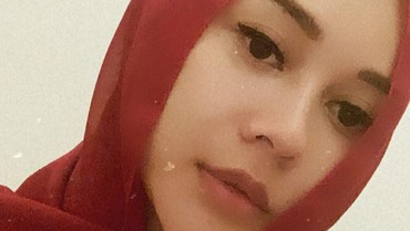 Aura Kasih Dipuji Cantik Berhijab, Netizen Doakan Istikamah