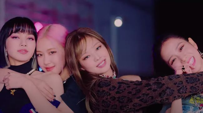 BLACKPINK berjanji memaksimalkan media sosial untuk berinteraksi dengan penggemar mereka, BLINK, selama pandemi yang tak memungkinkan pertemuan langsung.