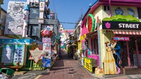 Menapaki Sejarah 'Manhwa' di Jalan Zaemiro