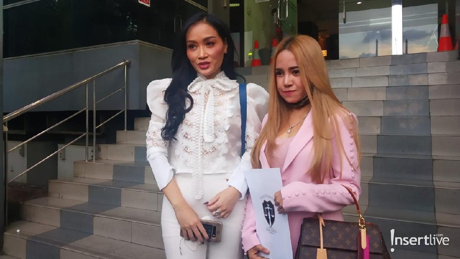 Devina Dua Bunga