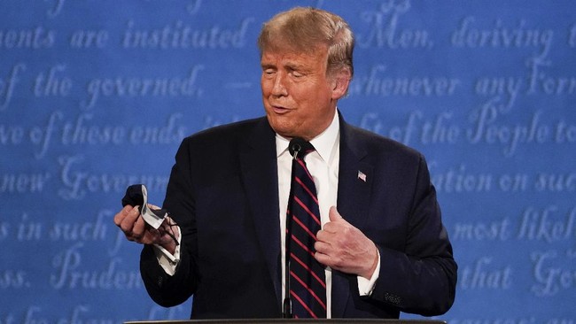 Presiden AS Donald Trump dilaporkan mendapat perawatan dengan pemberian oksigen dan obat untuk penderita Covid-19 kritis.