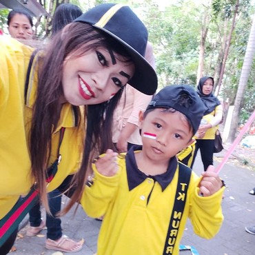 Perjuangan Tante Lala Besarkan Anak, Jualan Gorengan hingga Ngojek