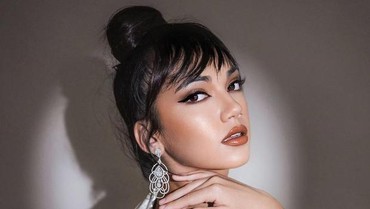 img-title Bahas Bahaya Foto Bertiga, Haico Van der Veken Kena Tikung Teman?