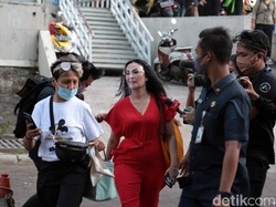 Iis Dahlia Pernah Lihat Kedekatan Ayus-Nissa Sabyan, Tapi sebagai Kakak-Adik