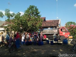 Krisis Air Bersih Meluas ke 17 Desa di Lamongan