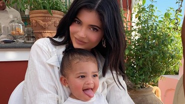 Langgar Protokol COVID-19, Pesta Ulang Tahun Anak Kylie Jenner Dikecam