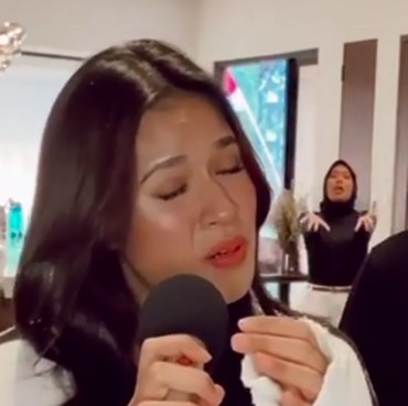 Netizen Salfok Lihat Cewek Joget di Video Duet Raisa dan Vidi Aldiano