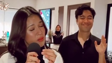 Netizen Salfok Lihat Cewek Joget di Video Duet Raisa dan Vidi Aldiano