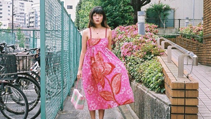 Gak Kuno, Contek Inspirasi Outfit Batik Kekinian ala Influencer Indonesia