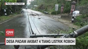 VIDEO: Desa Padam Akibat 4 Tiang Listrik Roboh