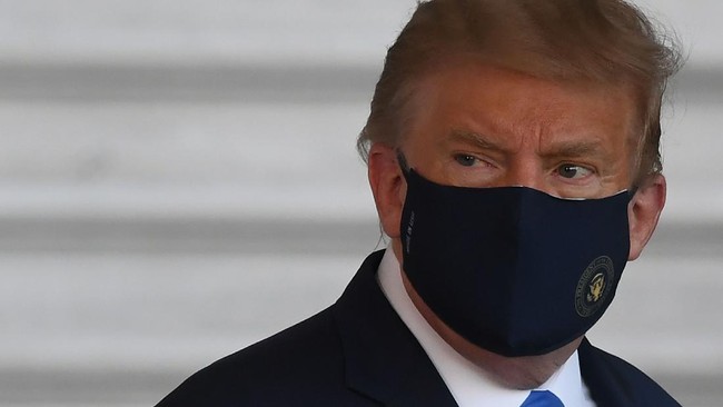 Tim dokter Presiden AS Donald Trump optimis kondisi pria itu terus membaik meski enggan menyebutkan sejumlah gejala penting.