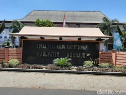 Anggaran Awal Pengadaan 1 Unit Mobdin Alphard di Nganjuk Rp 4,7 Miliar