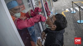 FOTO: Tes Swab Mandiri yang Kian Terjangkau