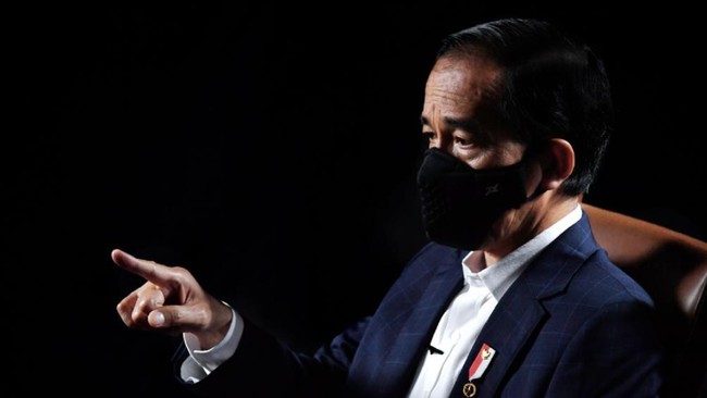 Presiden Jokowi mengatakan vaksin corona dari perusahaan farmasi Inggris AstraZeneca mulai dikirim April 2021 dengan jumlah 100 juta dosis per setiap bulan. 