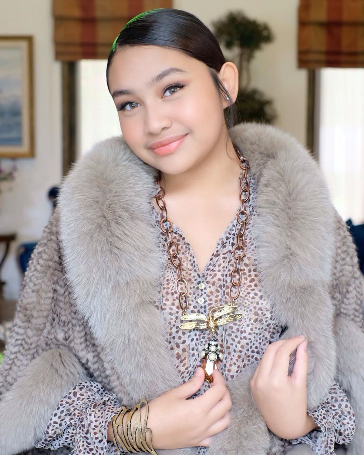 Nah&comma; baru-baru ini&comma; Khirani melakukan pemotretan lho&period; Ia tampil cantik dengan flawless makeup&period; &lpar;Foto&colon; Instagram &commat;bennusorumba&rpar;