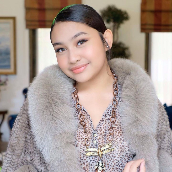 <p>Nah, baru-baru ini, Khirani melakukan pemotretan lho. Ia tampil cantik dengan flawless makeup. (Foto: Instagram @bennusorumba)</p>