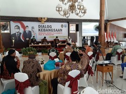 Sindir 17% Warga Tak Percaya COVID-19, Mahfud Md: Donald Trump Kena