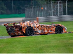 Lamborghini Uji Mobil Sport Tanpa Atap, Awas Berantakan Rambutnya