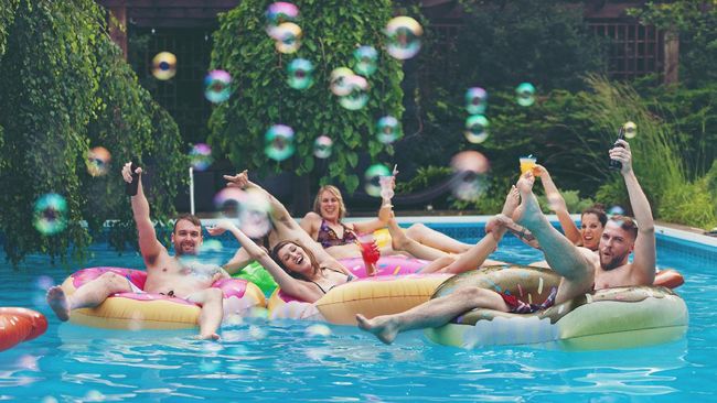 Kolam renang yang ramai pengunjung sering kali bikin tak nyaman. Sebagai gantinya, berikut beberapa kolam renang yang sepi pengunjung di Jakarta.