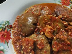 Endol Banget! Ini 5 Tempat Berburu Semur dan Balado Jengkol