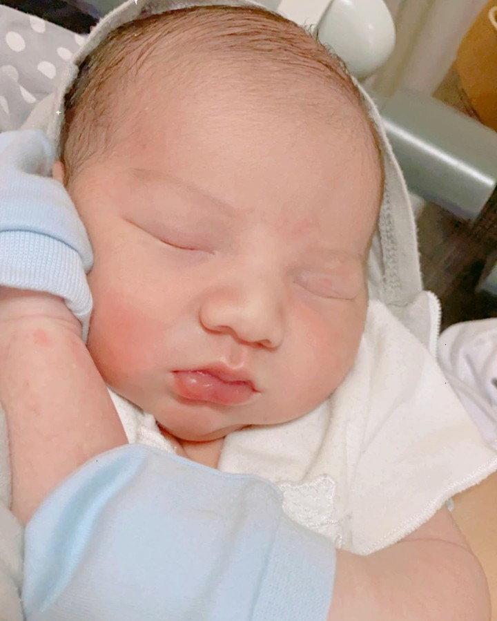 5 Potret Menggemaskan Air Rumi Akbar 1453, Anak Irish Bella & Ammar
