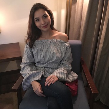 Unggah Ayat Alkitab & Pohon Natal, Manohara Akui Pindah Agama