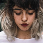 3 Tips Ampuh Atasi Rambut Kering dan Mengembang