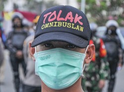 RUU Cipta Kerja Disahkan, Pengamat: Banyak Mudaratnya