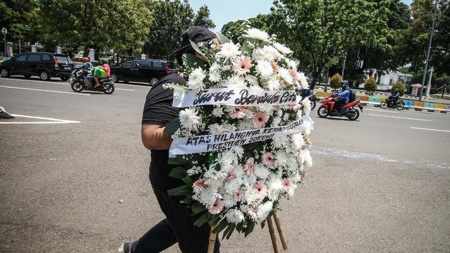 Nama Tim Mawar kembali mencuat beberapa waktu belakangan usai salah satu mantan anggotanya mendapat promosi menjadi Pangdam Jaya.