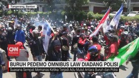 VIDEO: Buruh Pedemo Omnibus Law Diadang Polisi