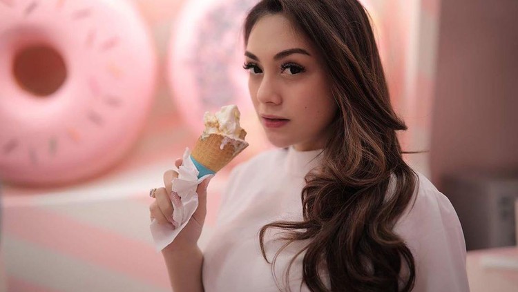 Camilan Manis Favorit Celine Evangelista