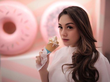 Celine Evangelista Belajar Ngaji & Buat Komunitas Kajian Meski Belum Mualaf