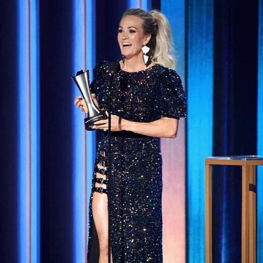 Bikin Bangga, Carrie Underwood Pakai Perhiasan dari Indonesia