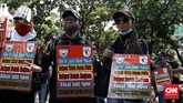 Foto: Pekerja Hiburan Malam Demo Anies di Balai Kota Sejumlah pekerja hiburan malam yang tergabung berdemo di Balai Kota menuntut Gubernur DKI Anies Baswedan mencabut penerapan PSBB Jakarta.