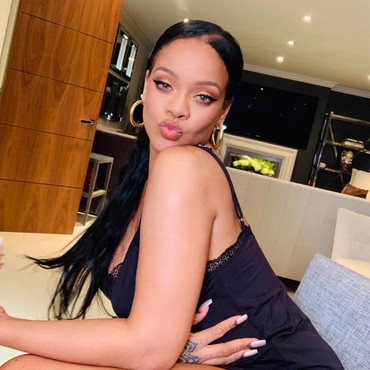 Jejeran Artis yang Dukung Kampanye Foto Telanjang di Media Sosial