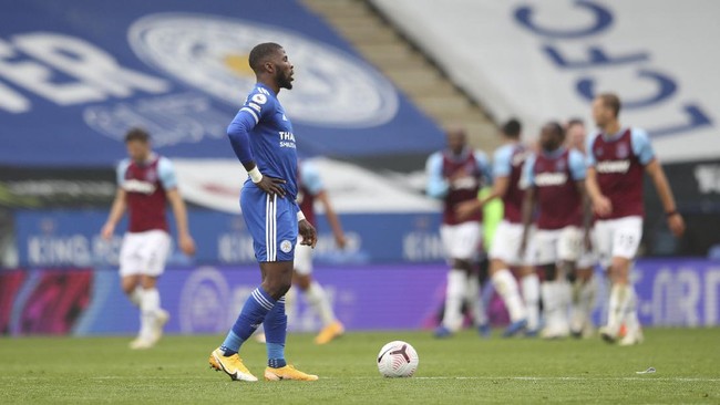 Leicester City menjadi salah satu tim kuda hitam Liga Inggris yang terpeleset usai menderita kekalahan 0-3 dari West Ham United.