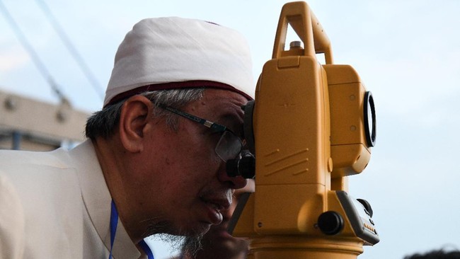 Menteri urusan agama Malaysia, Zulkifli Mohamad Al-Bakri dinyatakan positif terinfeksi virus corona pada Senin (5/10).