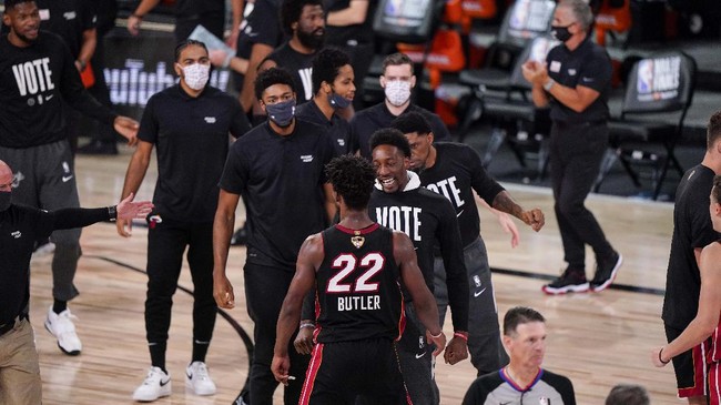 FOTO: Jimmy Butler Menggila, Heat Menang Game 3 Final NBA