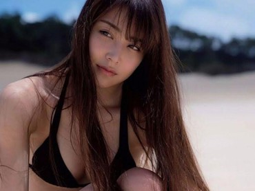 Gagal Jadi Idol K-Pop, Model Jepang Pamer Keseksian Tubuh di Playboy