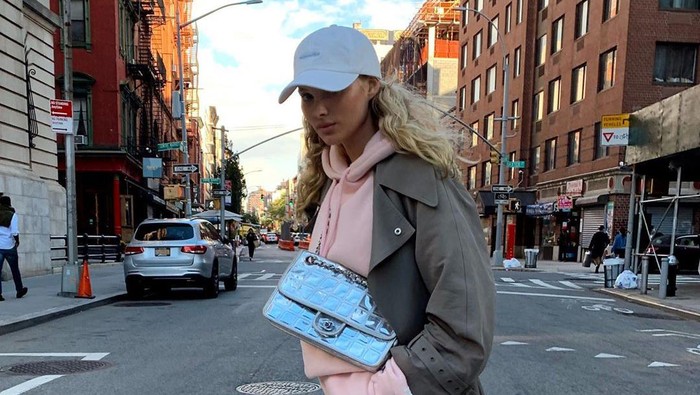 Padu Padan Blazer ala Elsa Hosk Ini Bisa Jadi Inspirasi Gaya Modis untuk Segala Situasi!